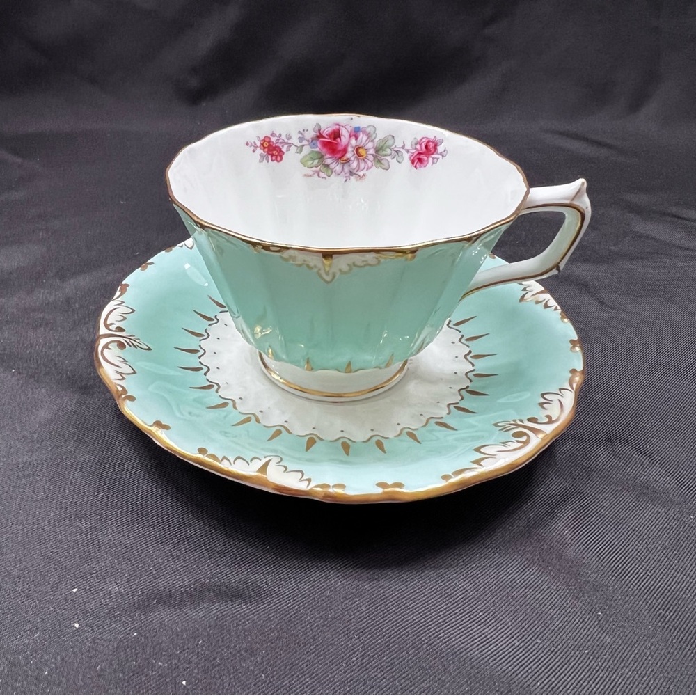 ROYAL CROWN‎ DERBY Kendal Rose Blue Gold Trim Tea Cup & Saucer Vintage Rare Mint
